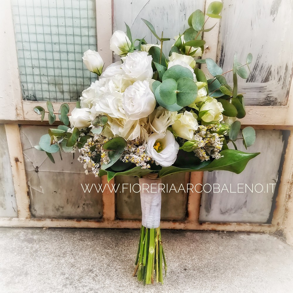 Bouquet sposa con lisianthus, eucalipto, limonium e  peonie